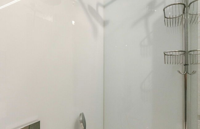 Modern Apartment With Large Terrace - Photo 24