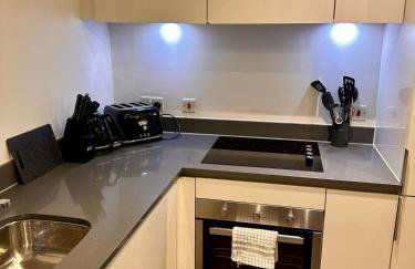 1 Bedroom Apartment- Free Parking, Broad St, City Centre - Photo 7