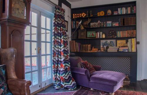 Charming Tudor riverside house - Foto 75