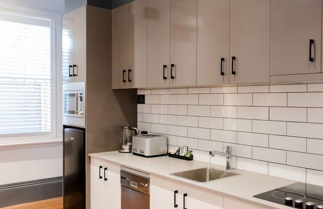 Bespoke On Main - Photo 4