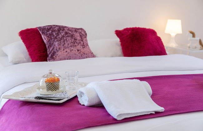 Cozy and Bright Studio Near City Center - Photo 2