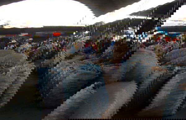 Excursion shopping dans le marché La Cancha - Photo 1