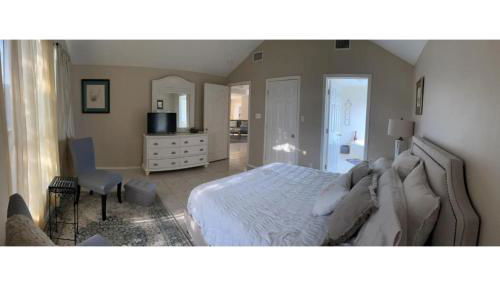 Minutes to Shopping, Dining and Fun Family Stay - Sleeps 6 - Foto 3