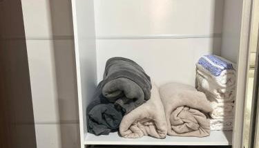 Kitnet com quarto amplo e cozinha Santarém- Pará - Foto 3, towels, wardrobe