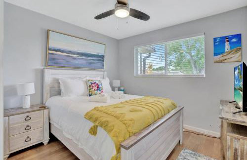 Eagle's Way with Firepit Heated Pool and Sunroom Near BEACH - Foto 14