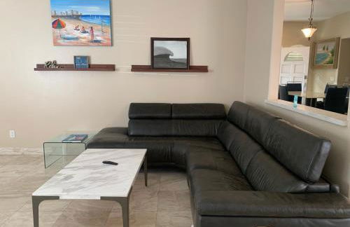 Pacific Breeze Right Next to Huntington Beach Pier! Steps from Beach!! - Photo 3