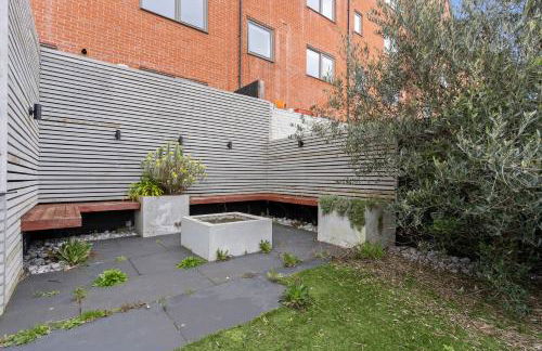 Exquisite 7 Bedroom 5 Bathroom House - Over 1900 sqft - Close to City Centre with Free Parking, Fast W-Fi and SmartTVs by Yoko Property - Foto 49