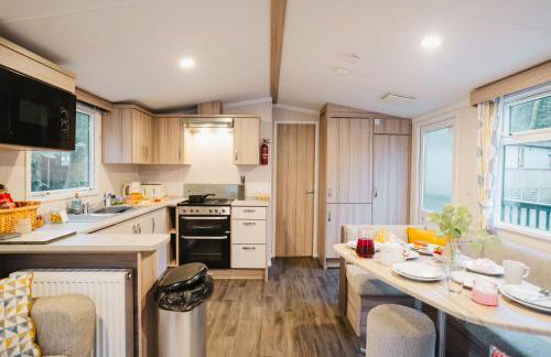 Beautiful 3bed Caravan on Windermere - on White Cross Bay Holiday Park - Photo 25