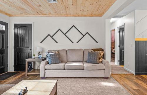 Cozy Cinema Cabin - Hot Tub and More - Foto 11