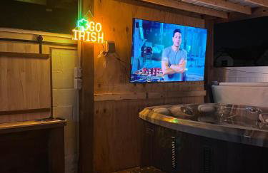 Large Five Bedroom house with outdoor patio with Jacuzzi and television! - Foto 9