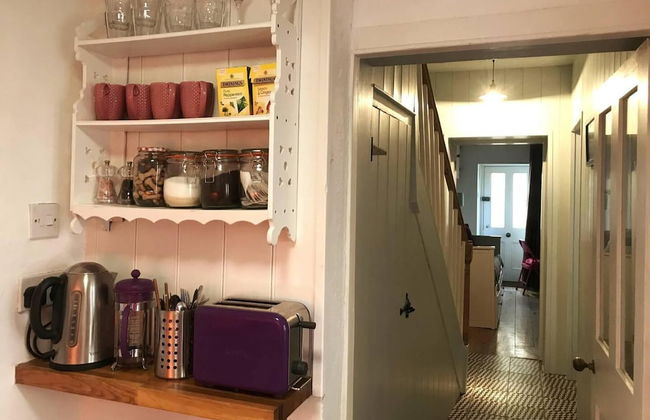 Beachfront Apartment With Woodburner & Courtyard - Photo 14