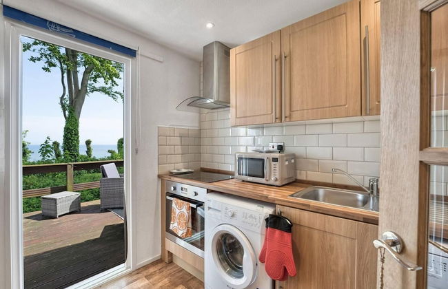 The Lookout, Sunny Beach Retreat, Sleeps 5 Guests - Photo 5