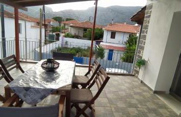 Traditional stone house Vrisi - Photo 1