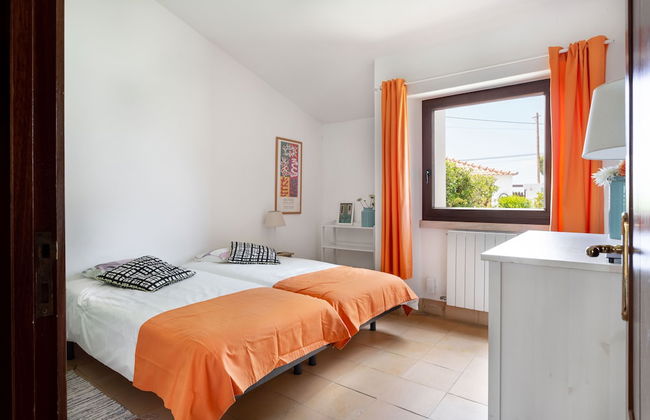 JOIVY 3-BR Cottage w/Terrace & Garden in Colares - Foto 9