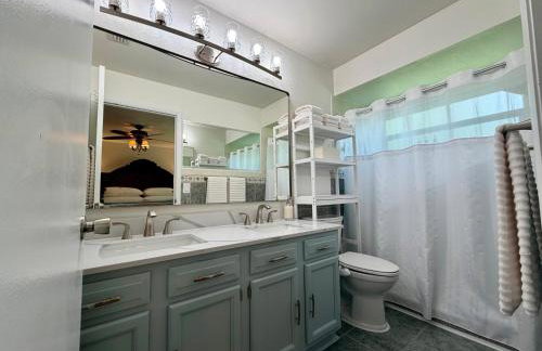 Near KSC - Peaceful Spacious Home for 6 - Fully Stocked Kitchen and Coffee Bar - Foto 23