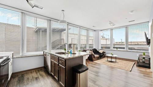 Near DT & CLE Clinic Queen Bed Wi-Fi Parking - Photo 2