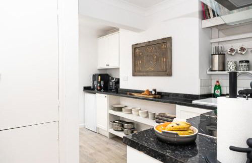 Central Stamford Apartment with private parking - Foto 13