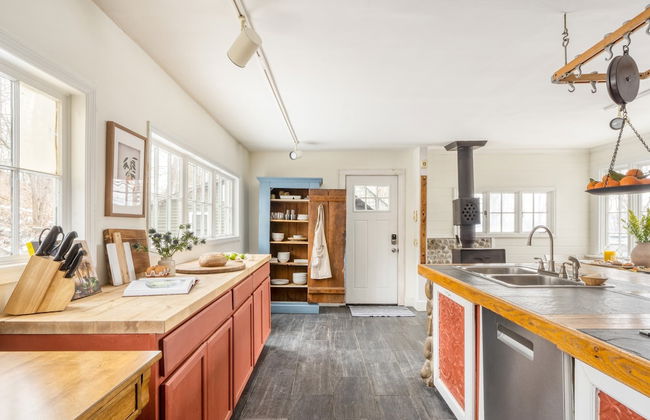 River Lodge by Avantstay 11 BR Historic Estate w/ Pool & Views of Hudson! - Foto 12