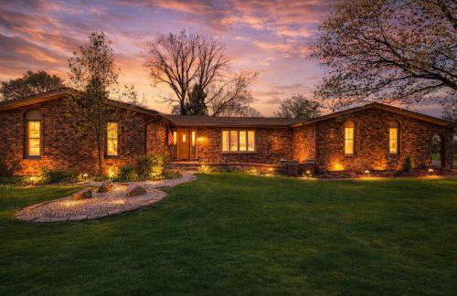 Near Shopping & Dining- The South Bend Bungalow - Foto 1