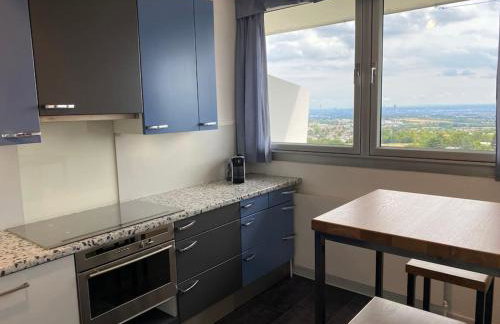 Skyline Appartement mit Pool and Netflix - Foto 12