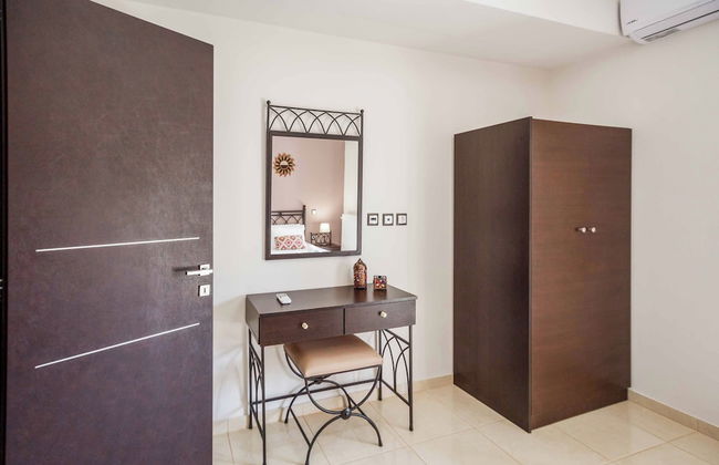 Maggie Alonia - Photo 13