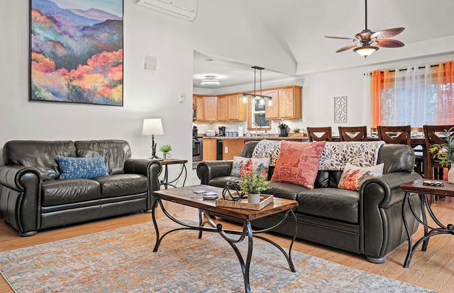 Mews Mountain House by Avantstay Walk to Beach, Hot Tub, Game Room - Foto 7