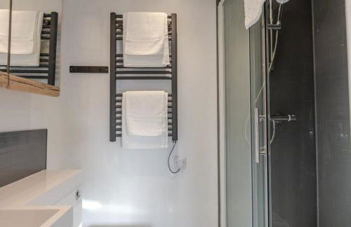 Stylish 3-Bed Home - 2 Mins to Beach & Town - Foto 19