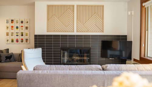 Chic Bend Condo with Fireplace and Forest Views! - Foto 4