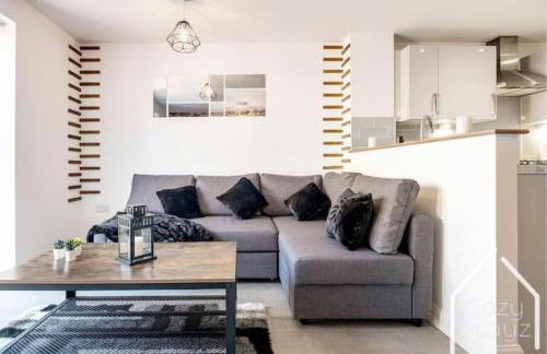 Beautiful 5 Bedroom Home in the City Centre with gated parking - Foto 7