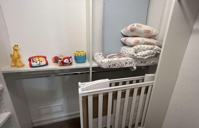 Stunning 3-bed House in Hollywood With hot tub - Photo 17