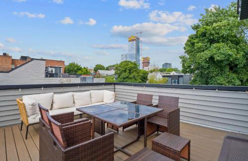 Elegant 2BR-2BA Spacious Escape with Rooftop Near NYC - Foto 25