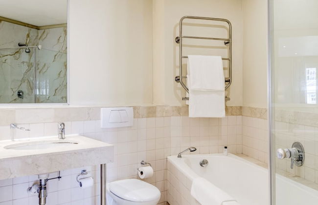 Simplistic Elegance at Altmore 203 - Photo 14