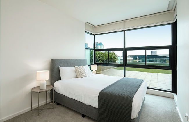Waterfront Melbourne Apartments - Photo 30
