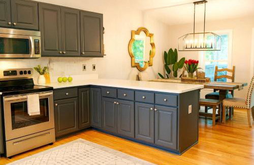 Waterfront Retreat with Spectacular Interior, Jacuzzi and Game Room in NC - Foto 4