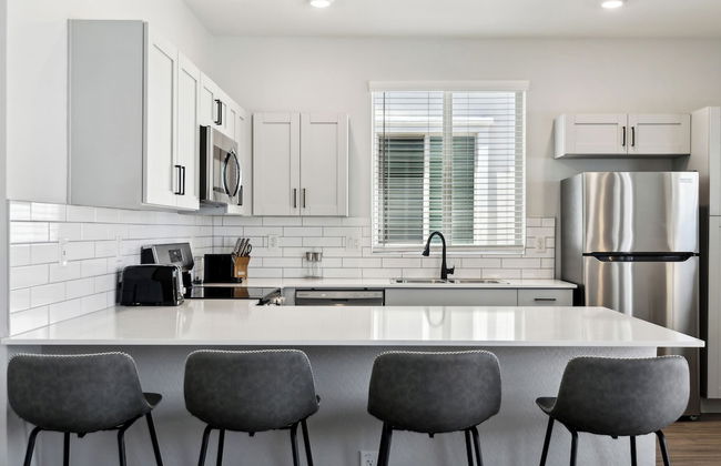 Fresh Modern Home with Pool BBQ - Foto 25