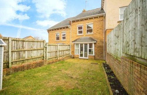 Cozy 2 Bedroom House with Driveway Parking & Garden - Foto 19