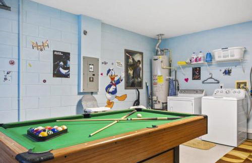 Themed 4BR house pool game room 10 min Disney - Photo 26