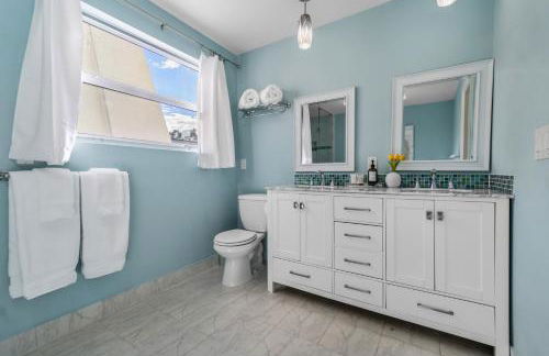 Beach Lux - Heated Pool with Infinity Spa, Cabana, BBQ, Golden Tee - Walk to Beach - by Maven Vacation Rentals - Foto 19