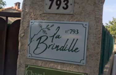 LA BRINDILLE Petit mas provencal meublé de tourisme 3 étoiles 2-3 personnes 1 piece 30 m2 tout confort lisière foret jardin Jacuzzi Piscine - Foto 28