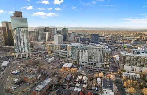 Walkable Rooftop Retreat 2BR, Workspace & BBQ - Foto 40