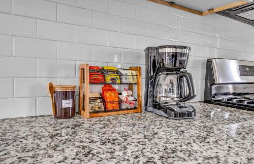 BIG 4BR House 7 Mins to Downtown with Foosball and Games - Foto 22