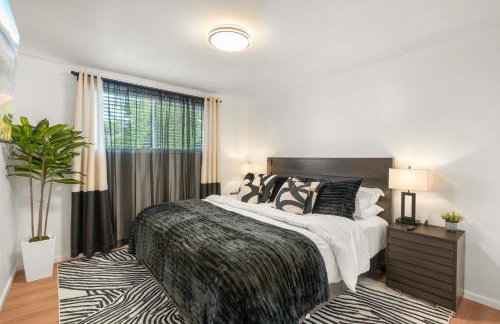 Gray Oasis 1 Bed Apartment in Fremont - Photo 1