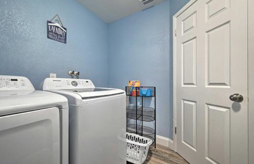 Port Richey Getaway with Lanai, Pool and Grill! - Foto 25