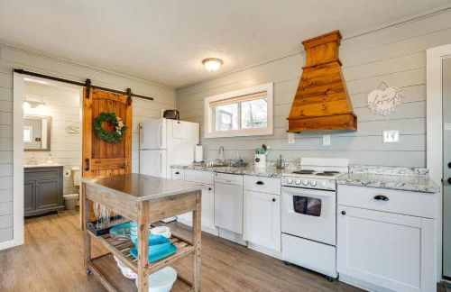 Lake and Trail Access Cape Fair Cottage with Deck - Foto 9