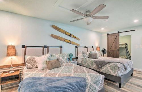 Galveston Group Getaway with Private Yard and Fire Pit - Foto 22