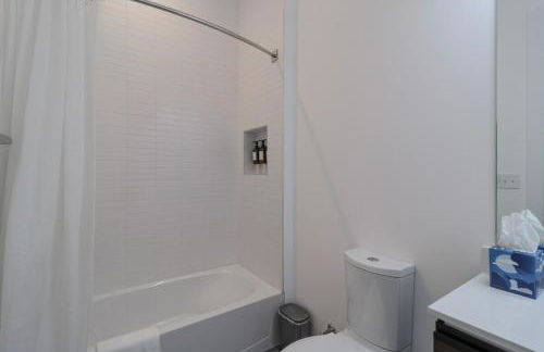 Unit 5 Cozy 1 Bed Room with Queen Bed plus Sofa Pullout - Foto 18