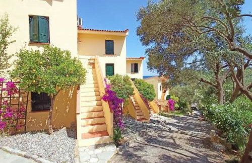 The Yellow Houses - Photo 5