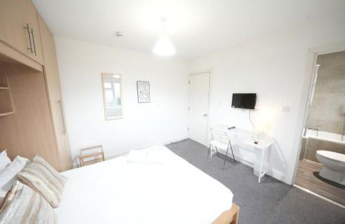 Private Rooms-Private Bathrooms-Near Airport- CABIN CREW paradise - Foto 27