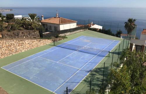 Breathtaking Seaside Villa with Heated Saltwater Pool & Panoramic Terraces - Foto 31