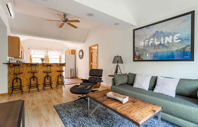 Family Fun Oasis Hot Tub Steam Room Pool Stream Firepit Games - Foto 51